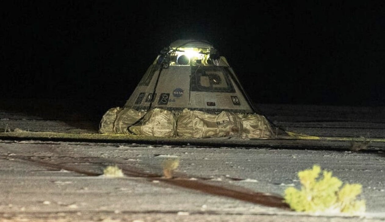 Boeing&rsquo;s Starliner craft sits in the New Mexico desert after its uncrewed return to Earth in 2024. (Boeing Photo)