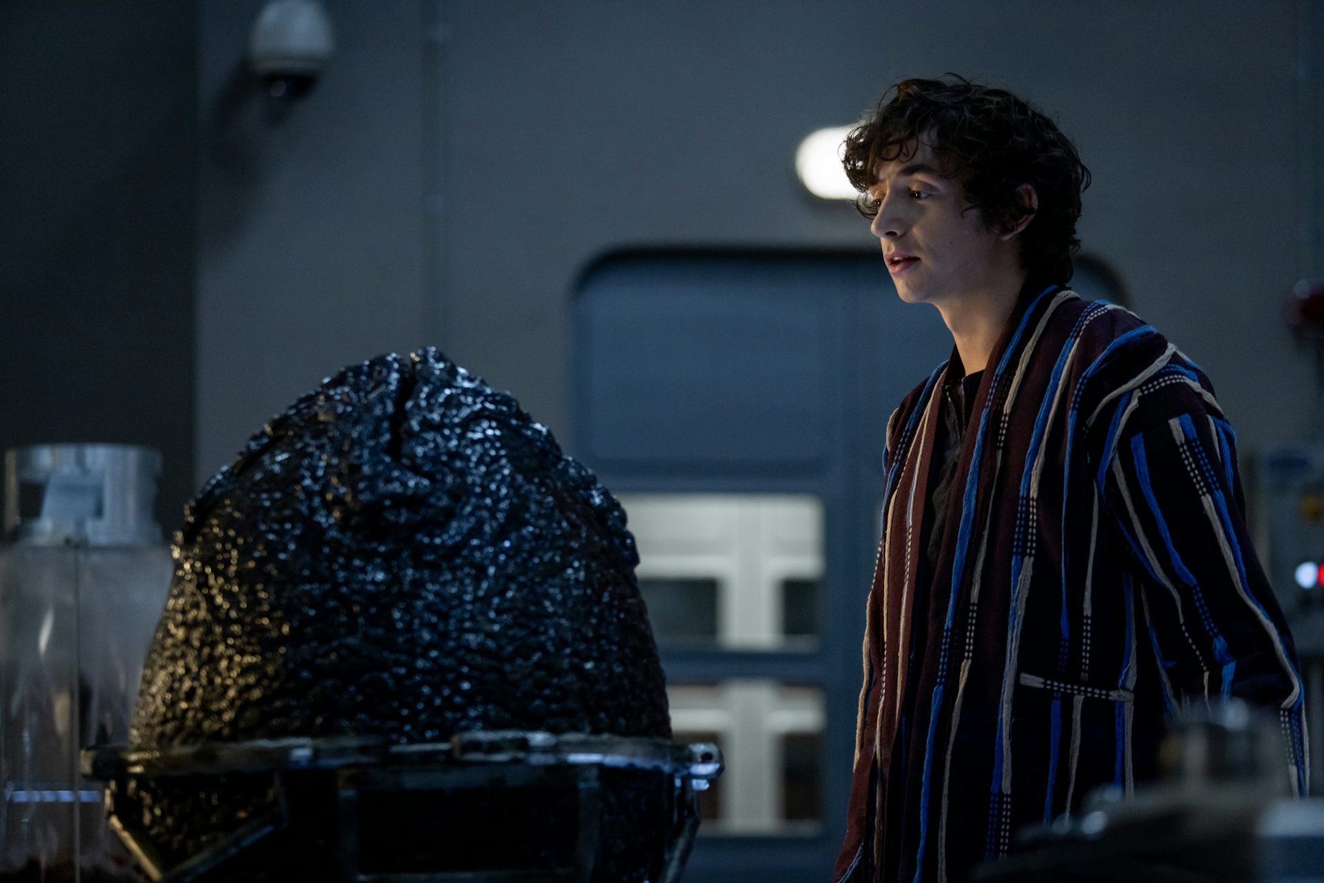 Samuel Blenkin as Boy Kavalier looking at an alien egg.
